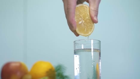 Squeezing-lemon-juice