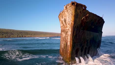 Beautiful-aerial-over-the-Kaiolohia-shipwreck-on-the-Hawaii-island-of-Lanai-2