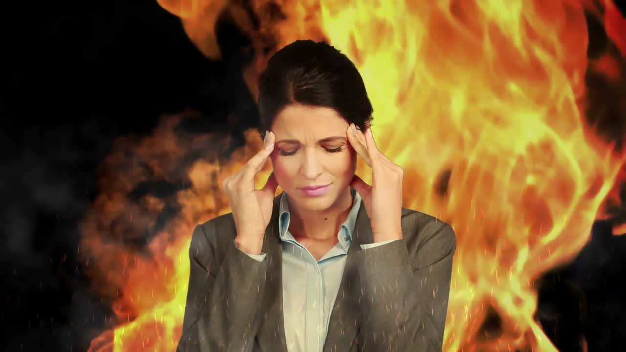 두통 을  ⁇ 고 있는 스트레스 를 받는 사업가