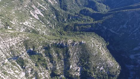 Volando-Sobre-Un-Gran-Relieve-Erosionado:-El-Circo-De-Navacelles-En-Francia.