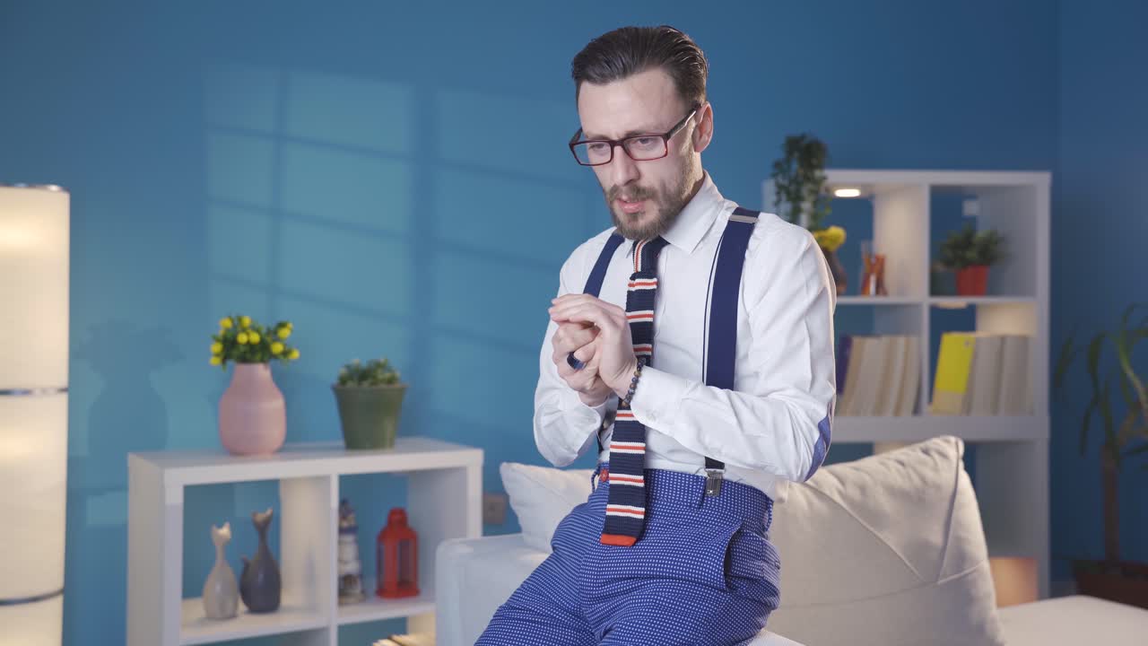 el pánico estresó al hombre elegante y elegante que no se sentía bien.