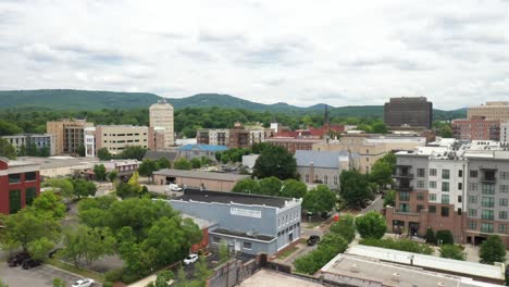 Skyline-Von-Huntsville,-Alabama-Mit-Aufsteigendem-Drohnenvideo