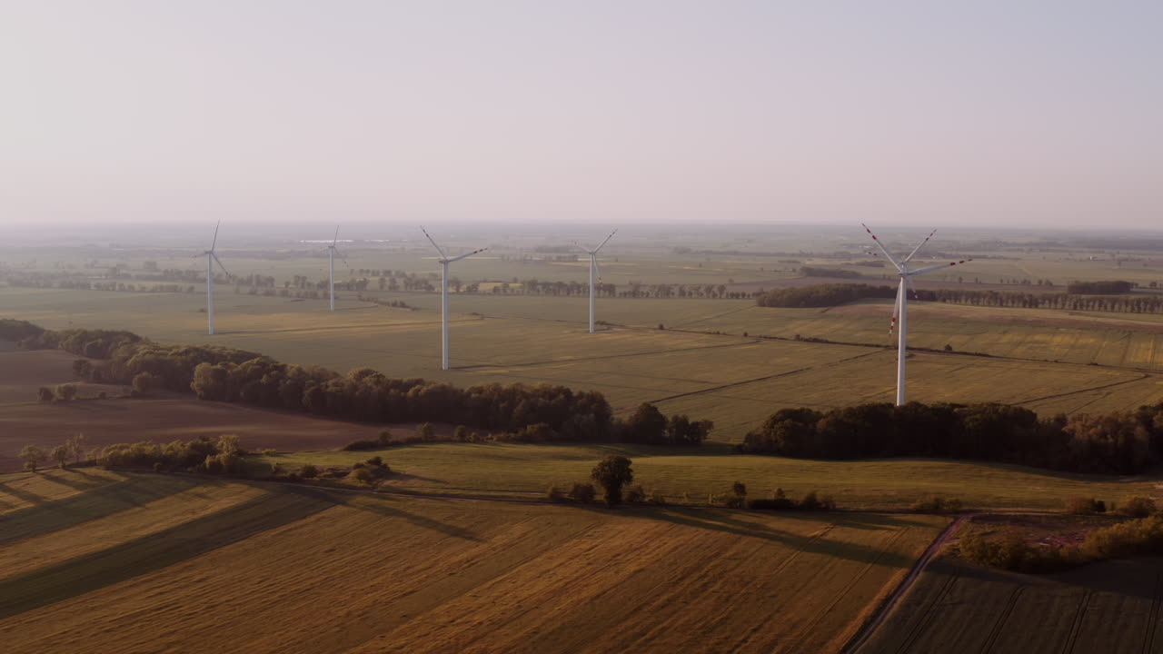 농경지 위 의 풍력 발전소 의 공중 사진