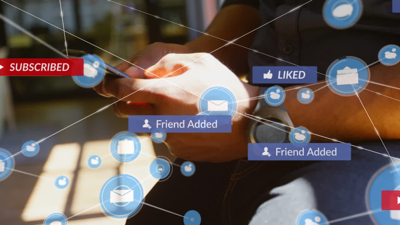 스마트 폰을 사용하는 두 인종 남성에 대한 미디어 아이콘과의 연결 네트워크의 애니메이션