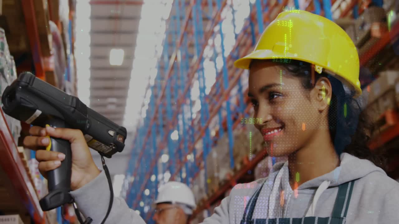 procesamiento de datos financieros sobre una trabajadora afroamericana escaneando el stock en el almacén