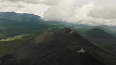 drone shot: righ orbit of paricutin volcano in uruapan michoacan