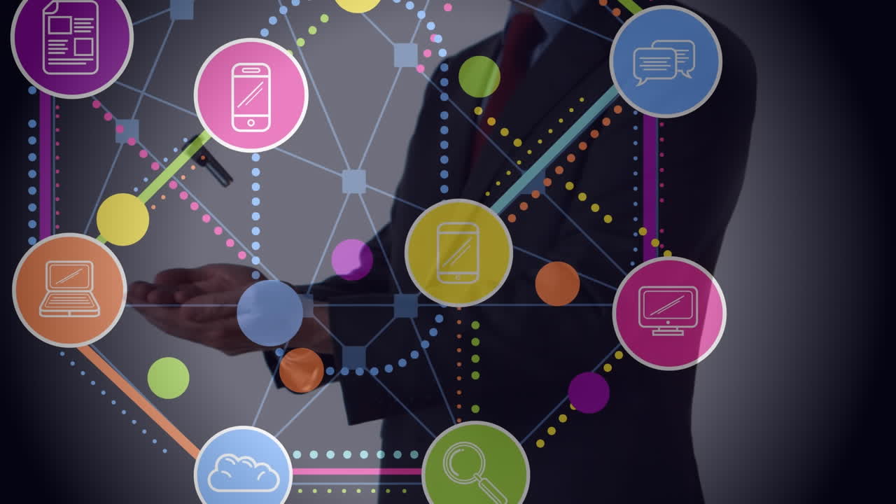 animación de una colorida red de iconos de medios sobre un hombre de negocios lanzando y atrapando tuercas y pernos