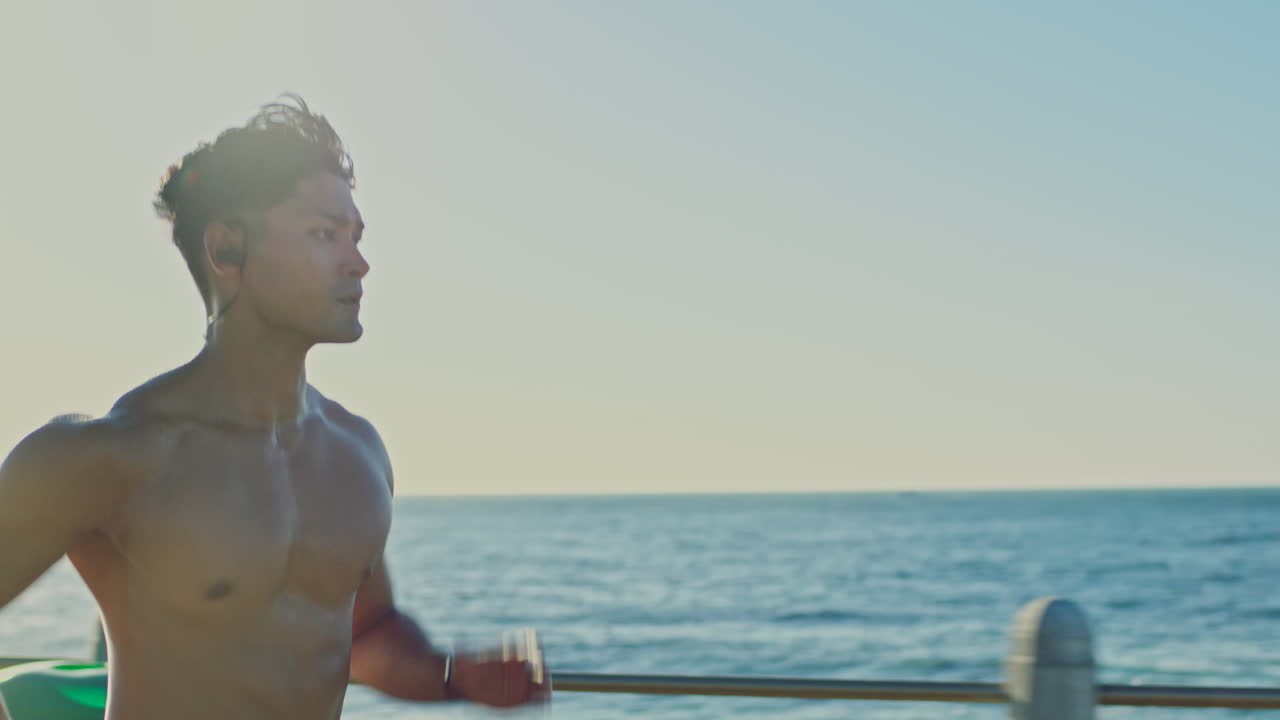 피트니스, 운동 및 아시아 남자가 달리기