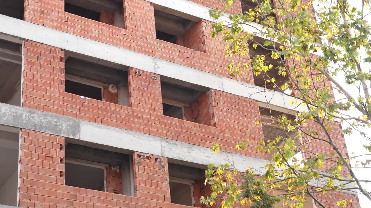 건설 중인 아파트 건물