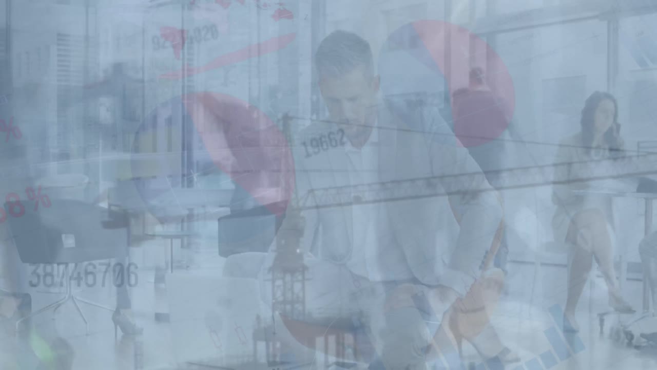 다양한 사업가들이 일하는 데이터 처리의 애니메이션