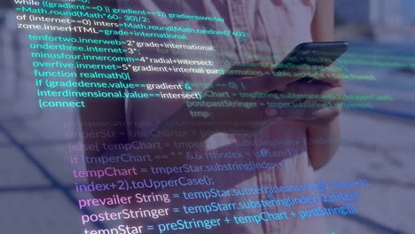 animación del procesamiento de datos sobre una mujer caucásica que usa un teléfono inteligente
