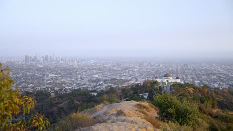 Panoramablick-Auf-Die-Stadt-Los-Angeles-Und-Das-Griffith-Observatorium