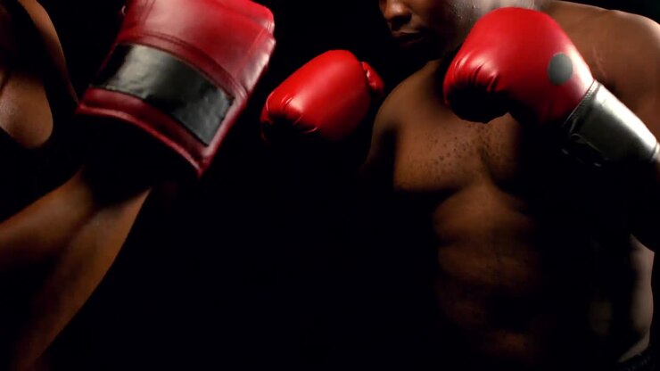 Coppia che si allena a boxe