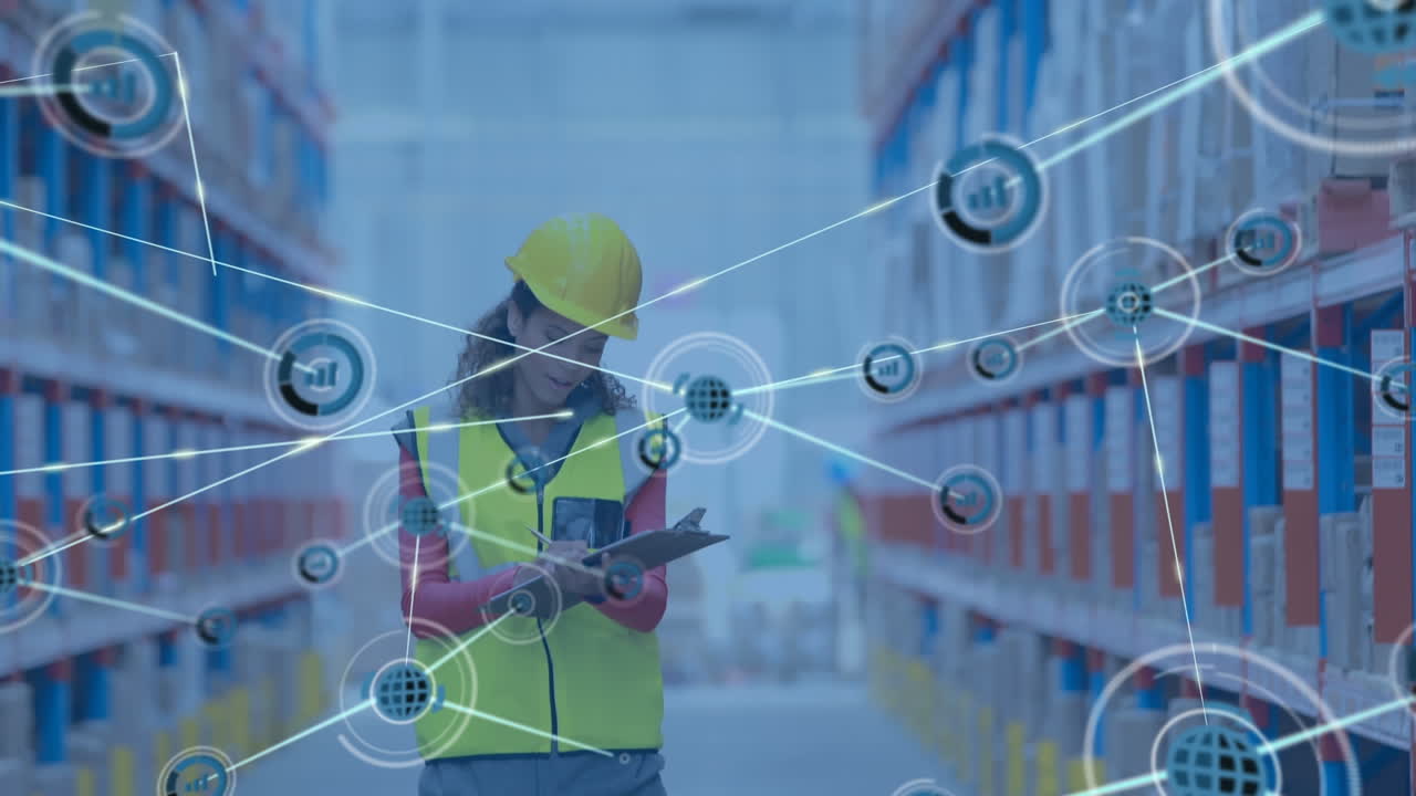 animación de la red de conexiones con iconos sobre la mujer escribiendo en el clipboard en el almacén