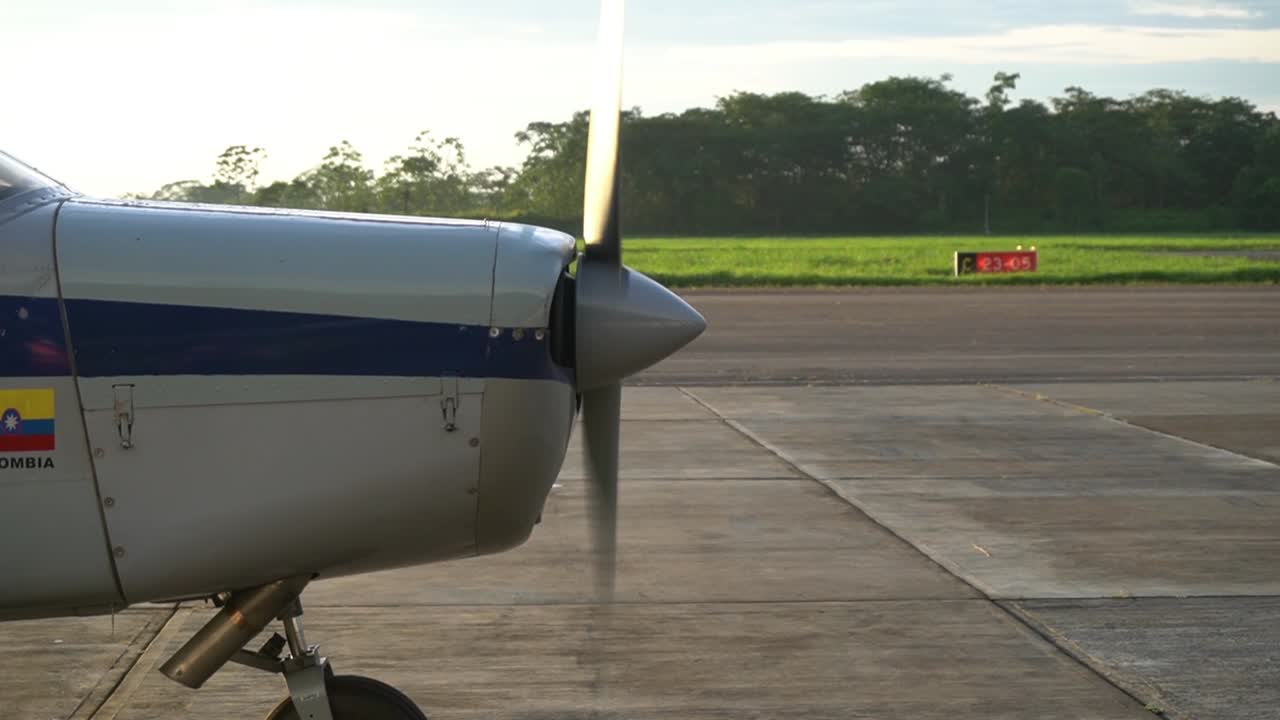 빠르게 달리는 단일 엔진 엘리스