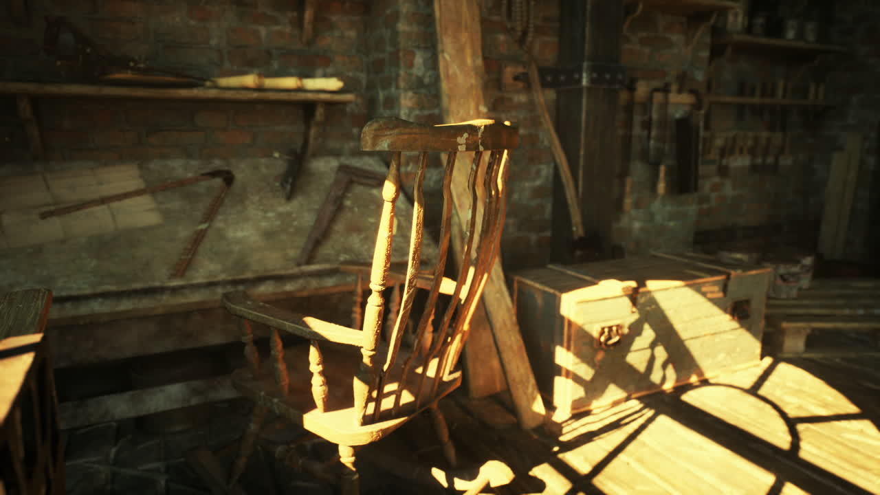 Vecchia falegnameria piena di strumenti vintage e illuminata dalla luce del sole