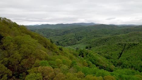 Extracción-Aérea-Montañas-Apalaches-Cerca-De-Matney-Nc