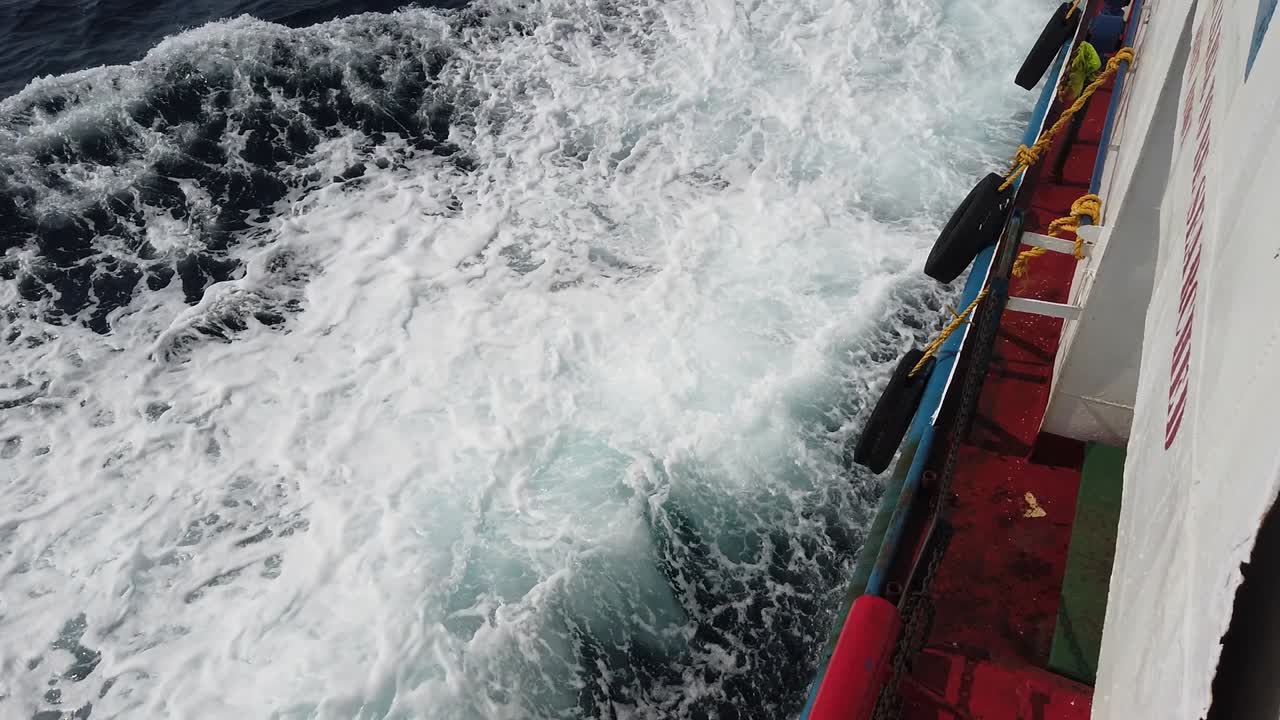 정부 페리는 외딴 섬에서 안다만 제도의 포트 블레어에 있는 주요 항구로 이동합니다.