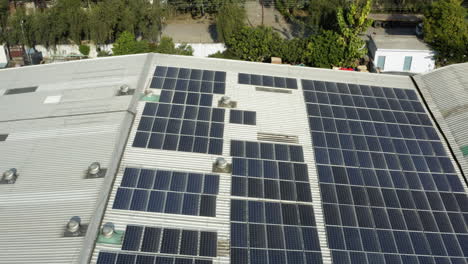 en dehradun uttarakhand india, panel solar en la parte superior de una industria en la india