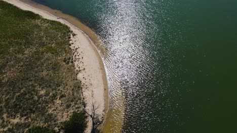 Inclinación-De-La-Costa-Desde-Una-Vista-De-Pájaro-Hasta-Un-ángulo-De-90-Grados.