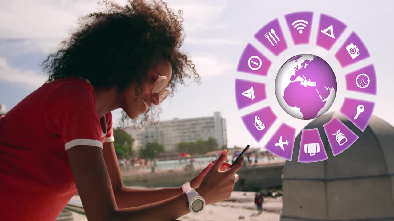 animación de iconos de viajes con globo y mujer afroamericana usando teléfono inteligente