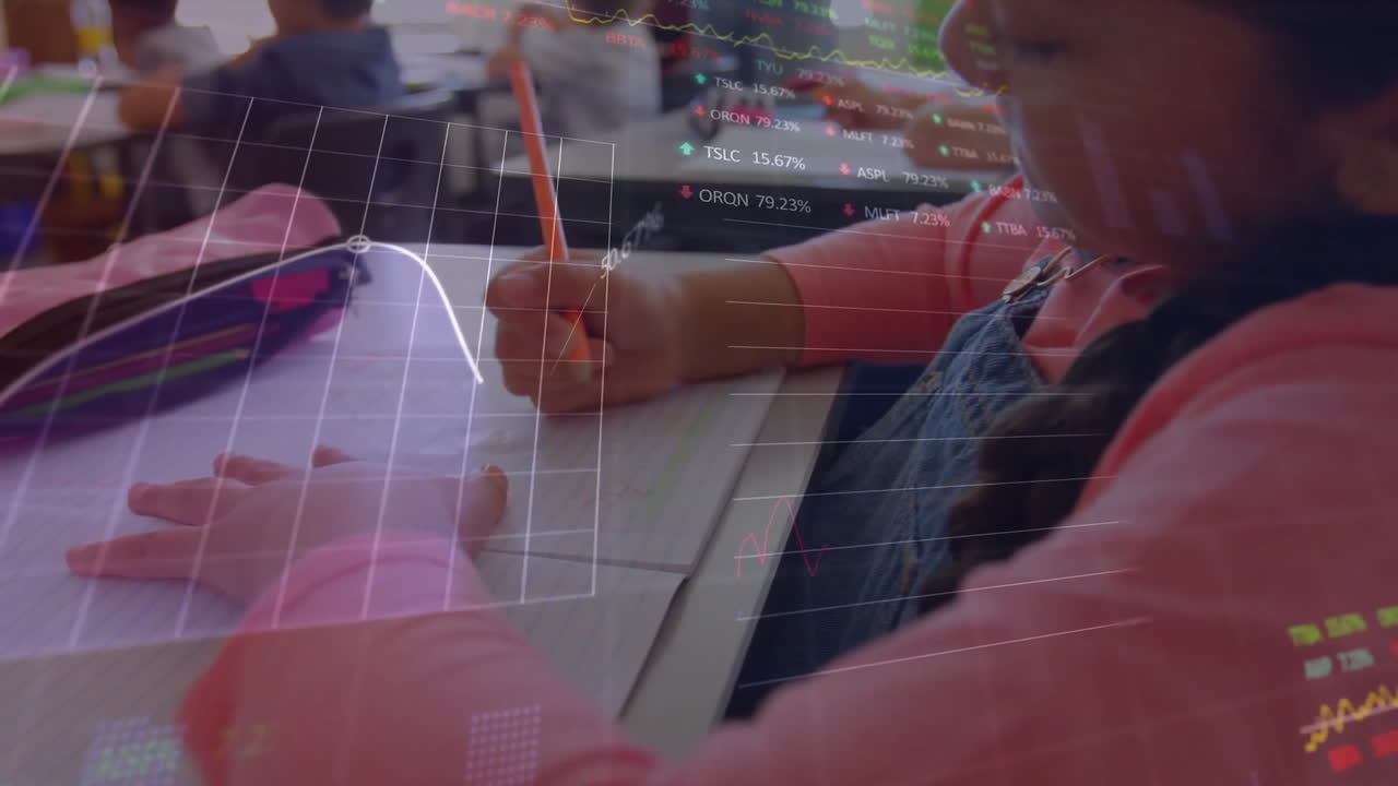 animación del procesamiento de datos financieros sobre una estudiante afroamericana escribiendo en un cuaderno