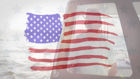 patrón de diseño de bandera estadounidense contra hombre caucásico sentado en un barco