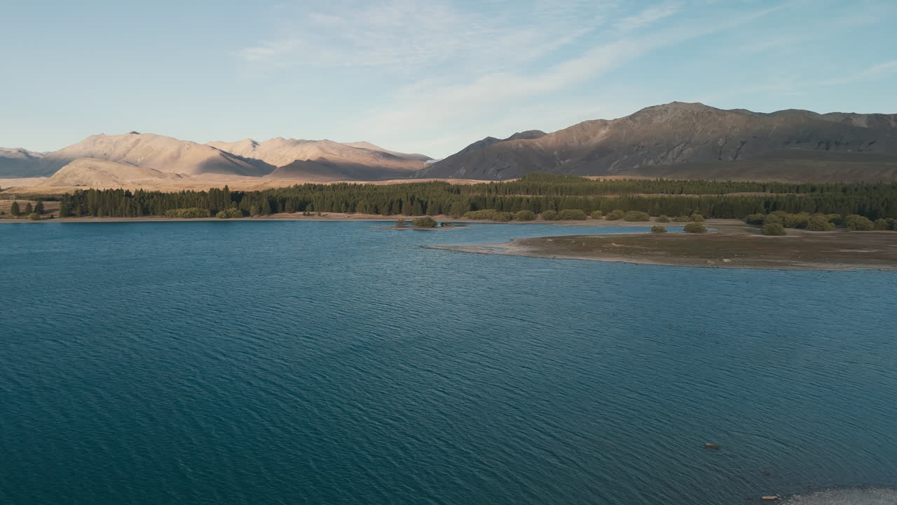 спокойный горный ландшафт озера
