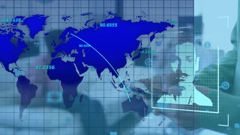 Animación-Del-Mapa-Mundial-Y-Procesamiento-De-Datos-Sobre-Un-Hombre-De-Negocios-Caucásico-Usando-Un-Teléfono-Inteligente