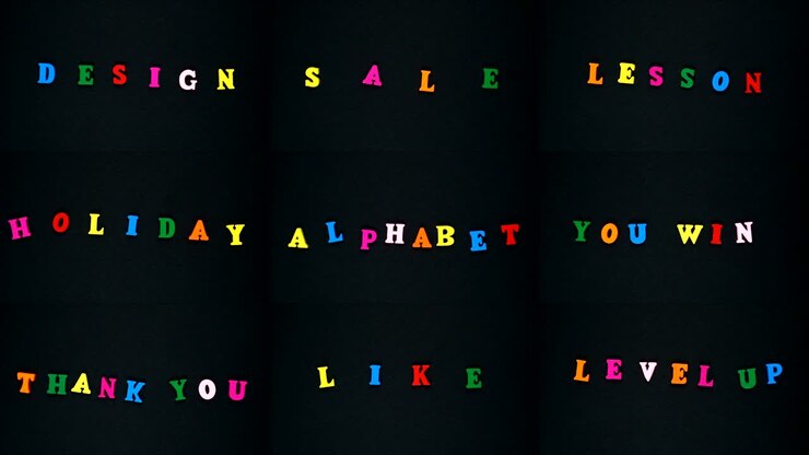 Collage a schermo diviso di parole colorate che cambiano colore