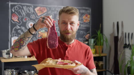 food blogger telling about beef steak on camera