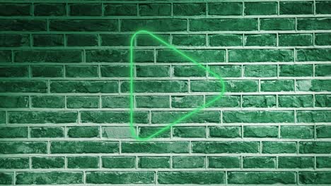 animación del icono de flecha de neón brillante en la pared de ladrillo