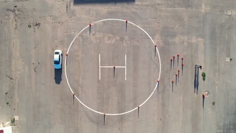 Capacitación-En-Habilidades-De-Manejo-De-Vehículos-Sedán