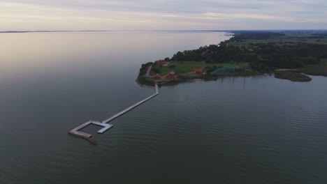 Vogelzug-Ornithologische-Beringungsstation-Vente-Kap-horn-Am-Abend