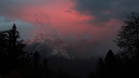 Snow-peaked-himalayan-timelapse-during-a-beautiful-sunset