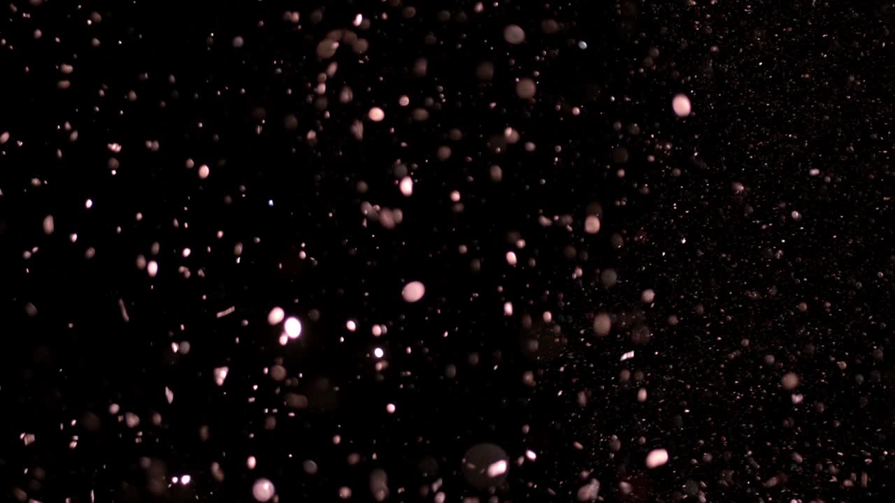 реалистичный блеск взрывается на черном фоне