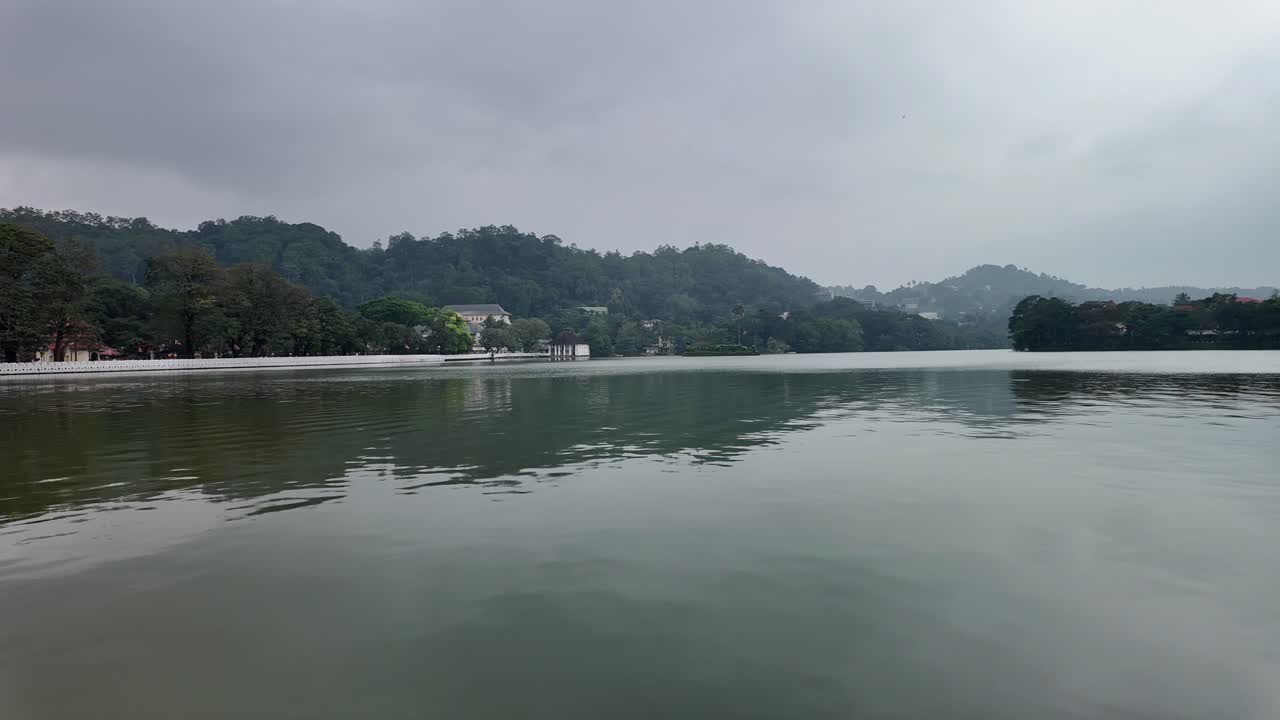 4K Video of Kandy Lake in Sri Lanka with mountains in the background