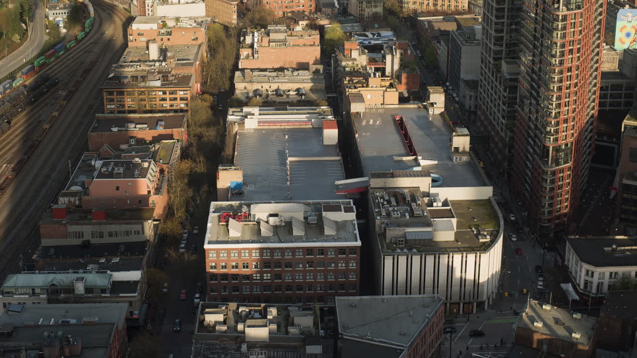 Time lapse del tramonto su Gastown, Vancouver, dall'alto con ombre in movimento