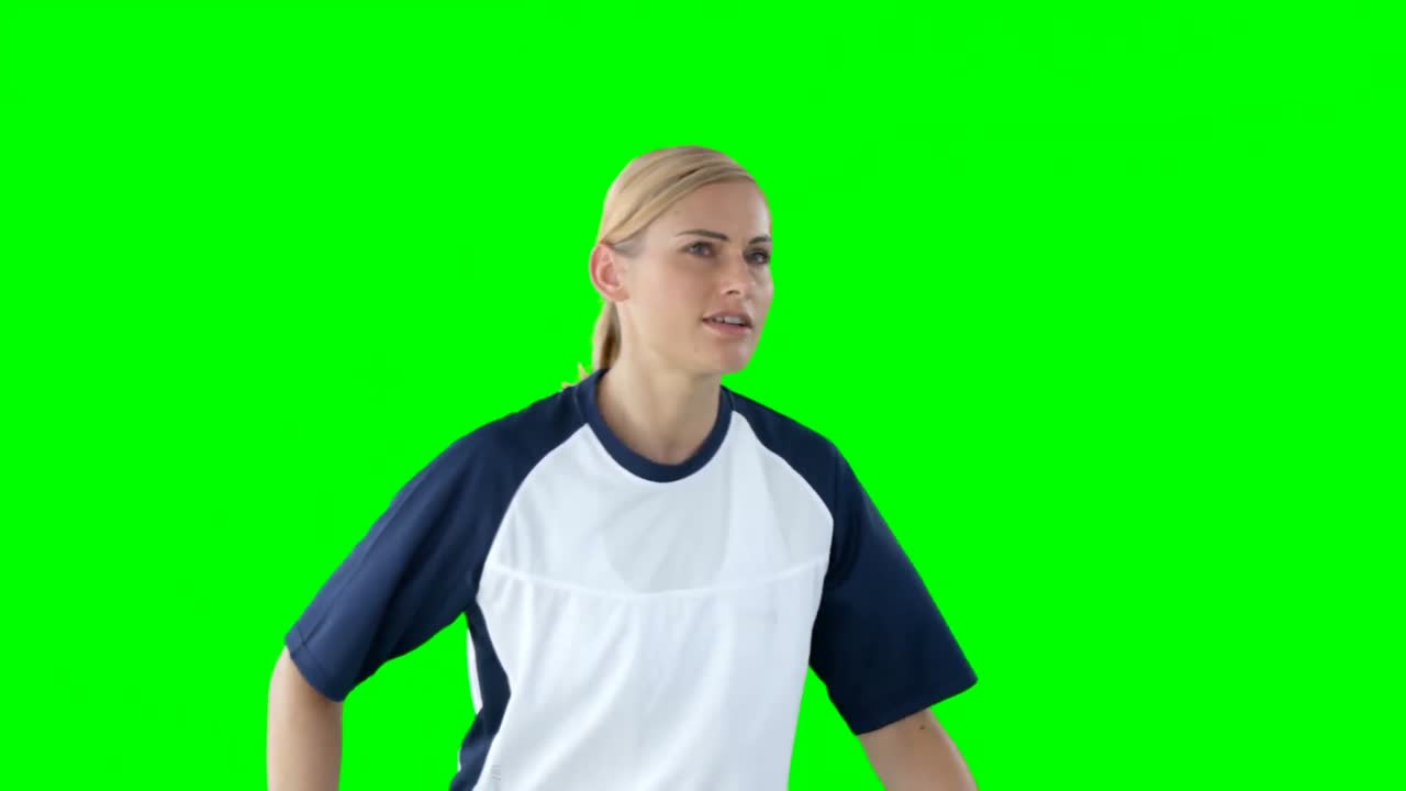 deportista haciendo una cabeza con una pelota de fútbol