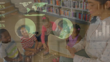 animación de interfaz infográfica multicolor sobre maestra leyendo libro de cuentos para estudiantes