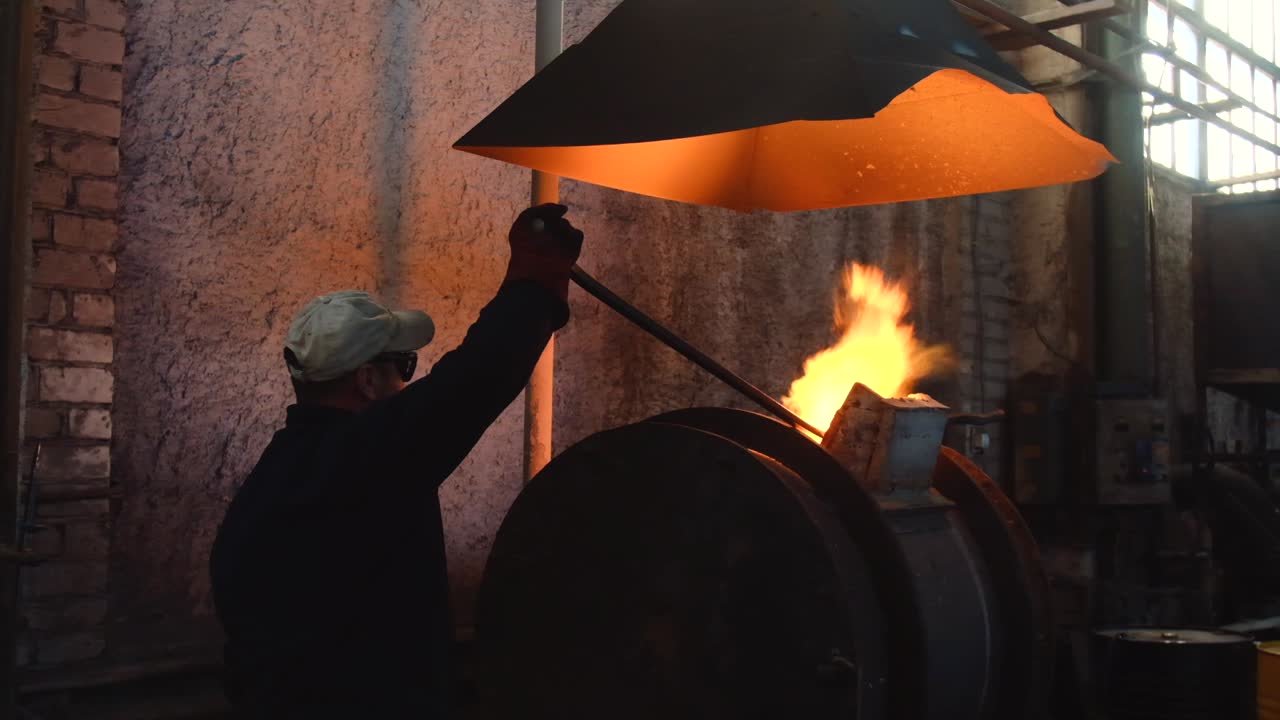 금속 공장 의 금속 작업자