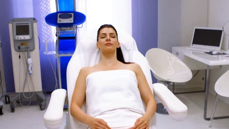 Female-patient-relaxing-on-surgical-chair