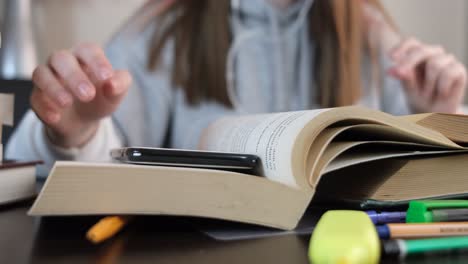 Listening-music-and-book