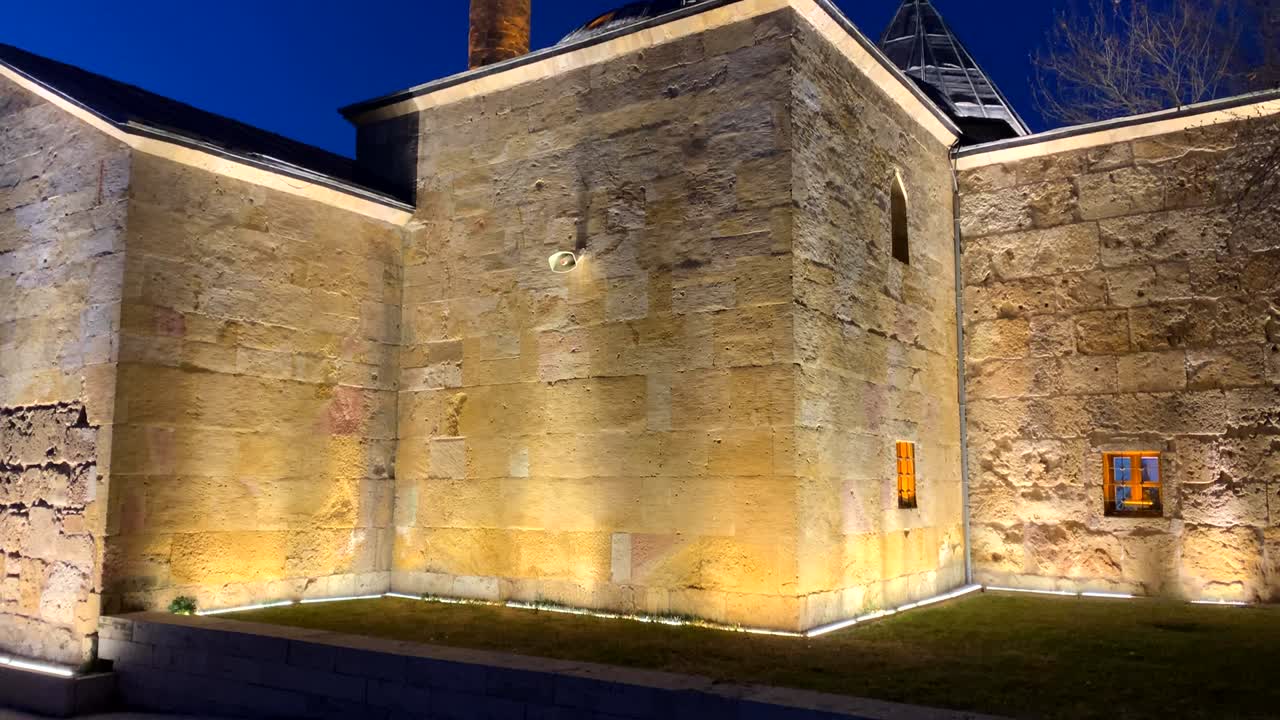 아히 에브란 모스크, 키르세히르, 터키