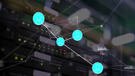 animación de íconos y puntos conectados con íconos gráficos sobre el equipo en segundo plano