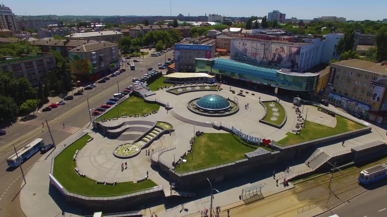 Building with a glass dome 02