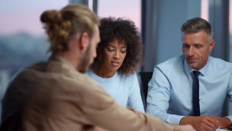 Businessman-signing-contract-with-investors.-Business-people-shaking-hands