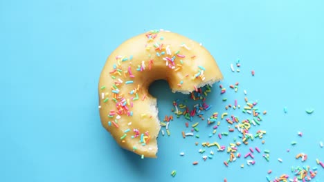rosquillas de chocolate en el plato con espacio para copiar