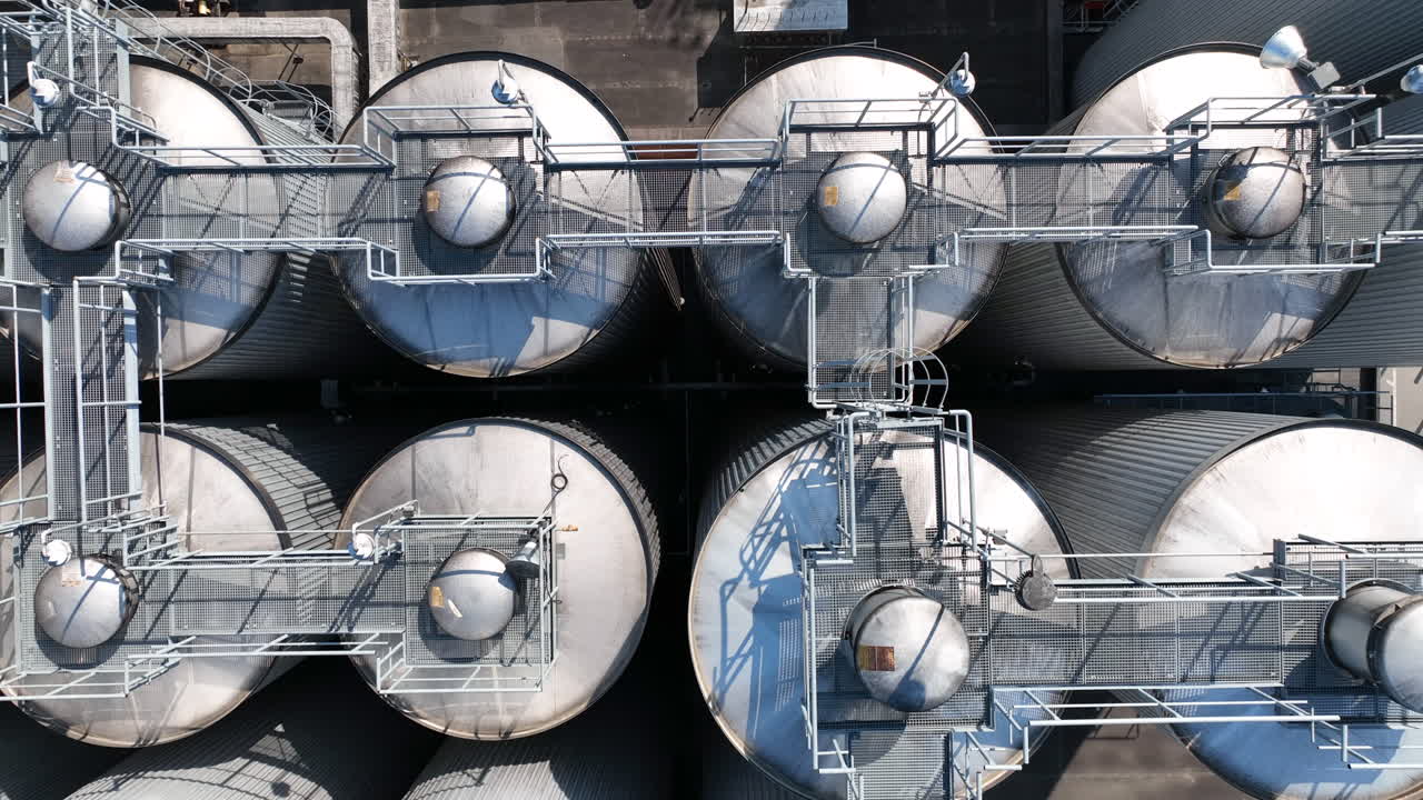 제조 공장 공장의 스테인레스 스틸 저장 탱크 사일로