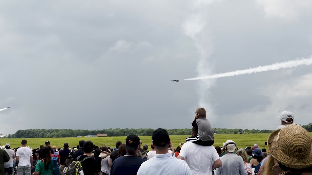 Stewart Airport Airshow Blue Angels Flying Towards Each Other In Slow Motion 120 FPS